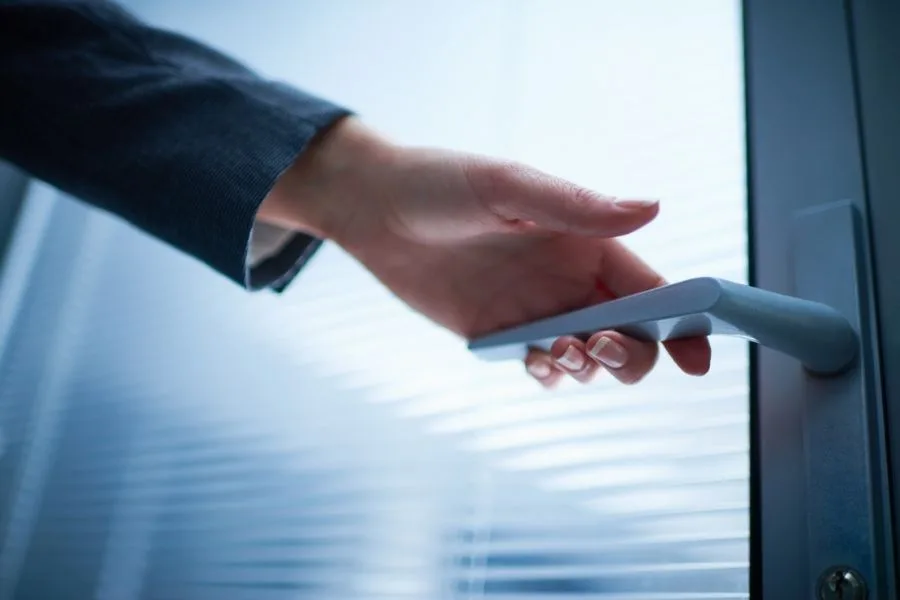 איך ניתן להתנגד לכניסת שוטר לבית פרטי?