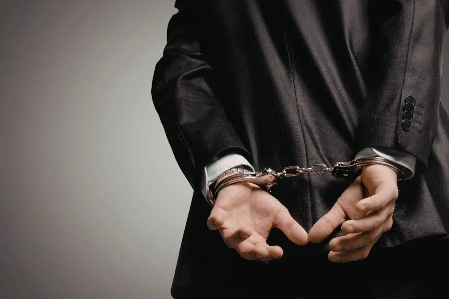 פרשת ג’פרי אפסטיין: בין הון, כוח ומשפט פלילי