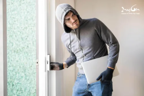 גניבה בידי עובד